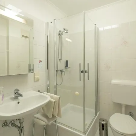 Pensión Wienerstub'n 3*